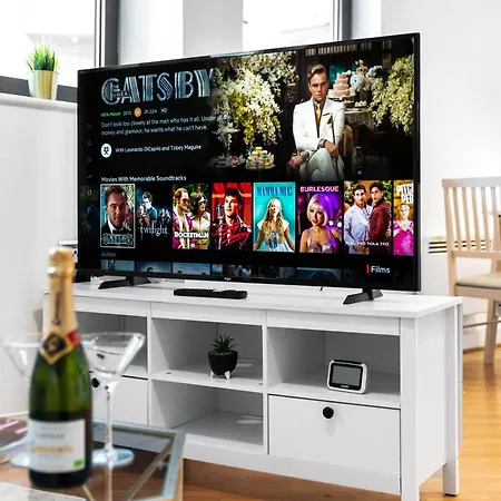 Centre - Self Contained - Private Access - Free Wifi & Netflix - Rated - 3ps