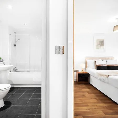 Centre - Self Contained - Private Access - Free Wifi & Netflix - Rated - 3ps *